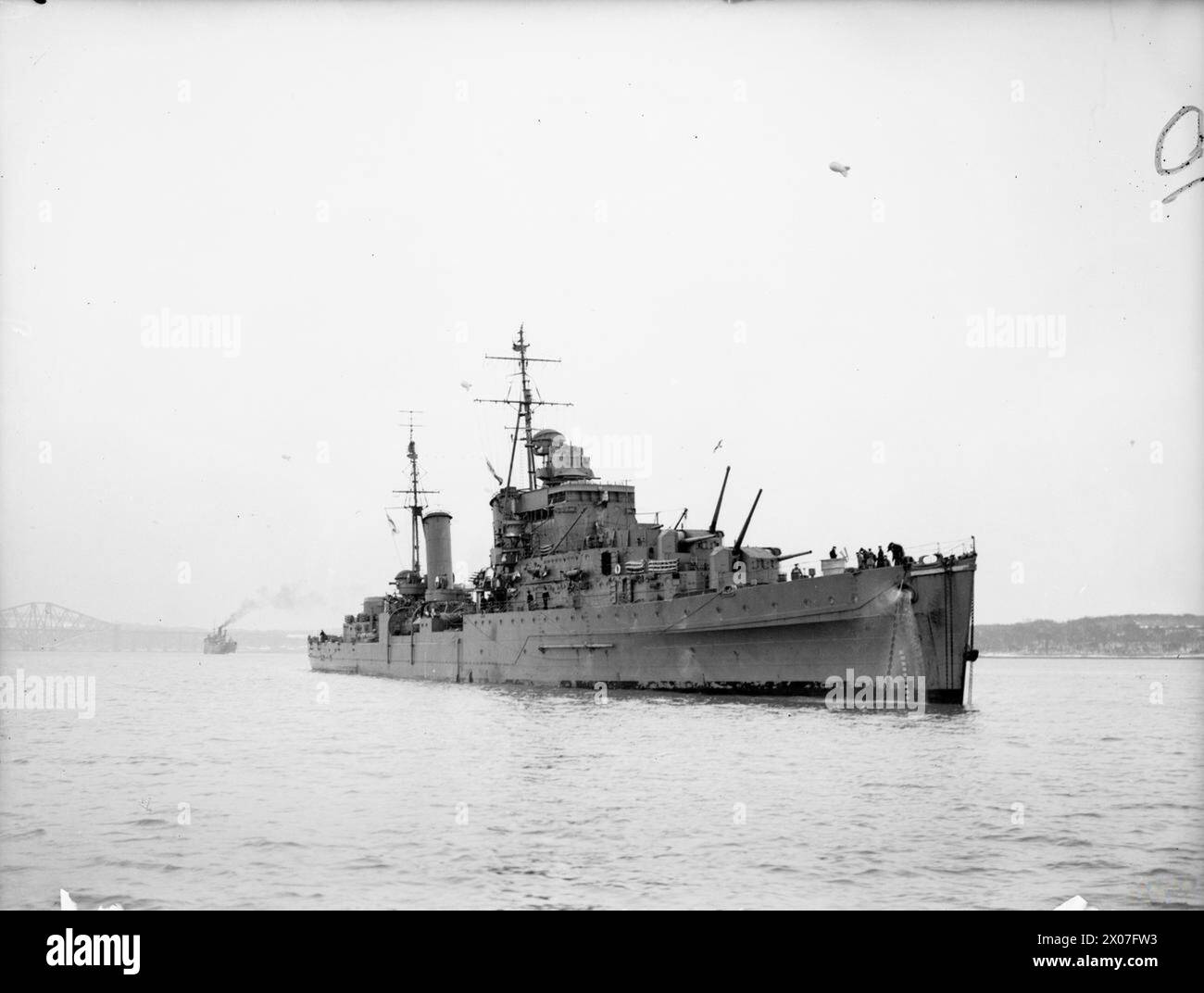 Le HMS Dido, un croiseur léger britannique de classe Dido, opéra en février 1941 dans le Firth of Forth dans le cadre des activités de la flotte de la Royal Navy. Banque D'Images