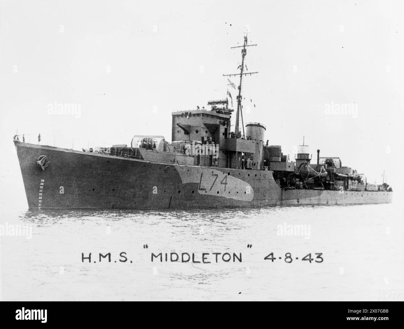 HMS MIDDLETON. 4 AOÛT 1943. - Vue de trois quarts de l'arceau depuis bâbord du HMS MIDDLETON Royal Navy, HMS Middleton, navire de contre-mesures de mines, (1983) Banque D'Images