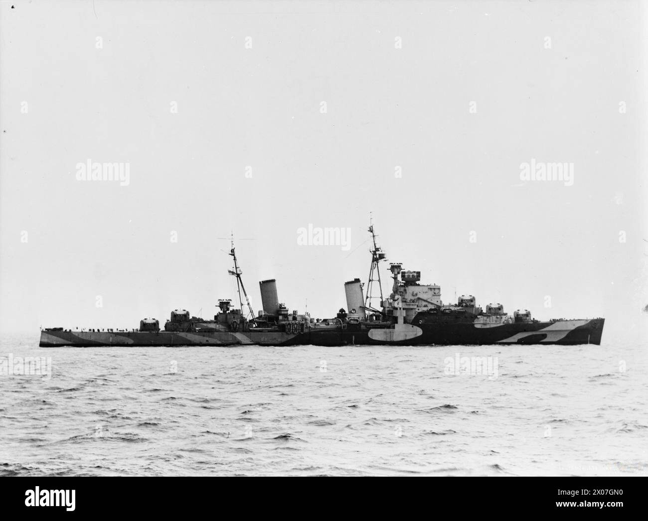 Le HMS Argonaut, un croiseur de 5 450 tonnes de classe Dido avec dix canons de 5,25 pouces et six tubes torpilles, entre en service le 11 février 1943 pour remplacer le HMS Coventry, financé par la ville de Coventry. Banque D'Images