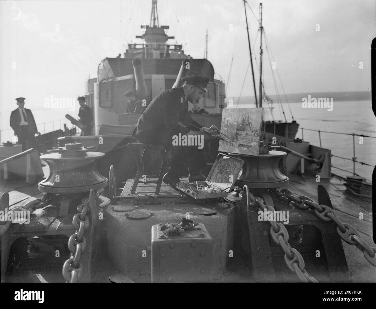 Du 31 octobre au 2 novembre 1941 à Scapa Flow, l'aspirant D. Plummer peint une vue de mémoire du château de Corfe, dans le Dorset, sous la tourelle avant du canon. Banque D'Images