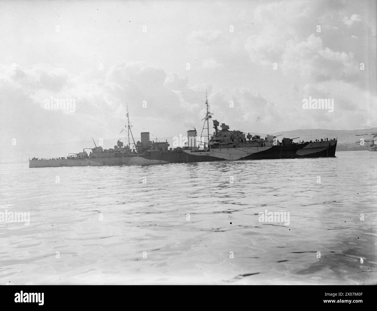 Le HMS Royalist, un croiseur de classe Dido, est photographié à Greenock le 3 septembre 1943 lors des opérations de la Royal Navy. Banque D'Images