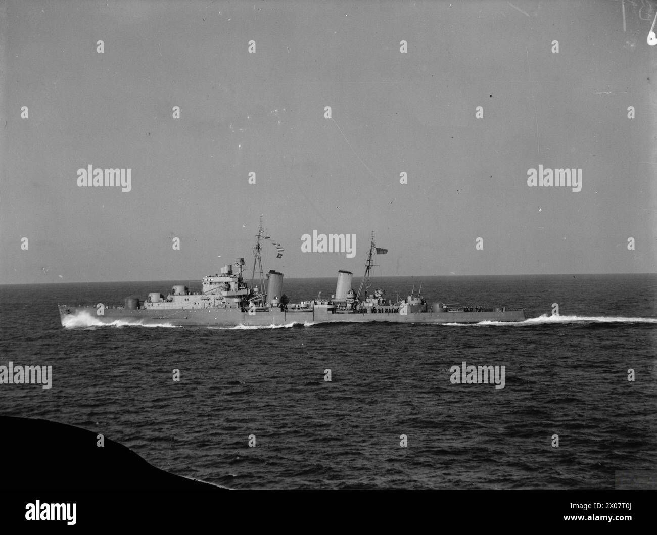 Les croiseurs et destroyers britanniques, dont le HMS Euryalus et le HMS Dido, étaient en route pour mener des opérations de bombardement contre Rhodes le 14-15 mars 1942 en Méditerranée orientale. Banque D'Images