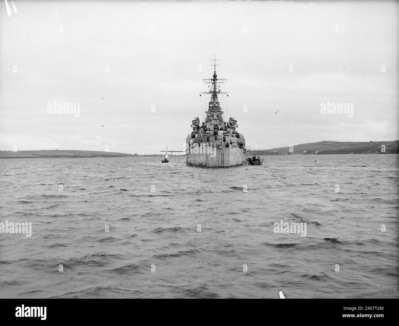 HMS SWIFTSURE, CROISEUR BRITANNIQUE DE CLASSE MINOTAUR, ET SON ÉQUIPEMENT RADAR. JUILLET 1944, SCAPA FLOW. - Vue de la poupe du SWIFTSURE Banque D'Images