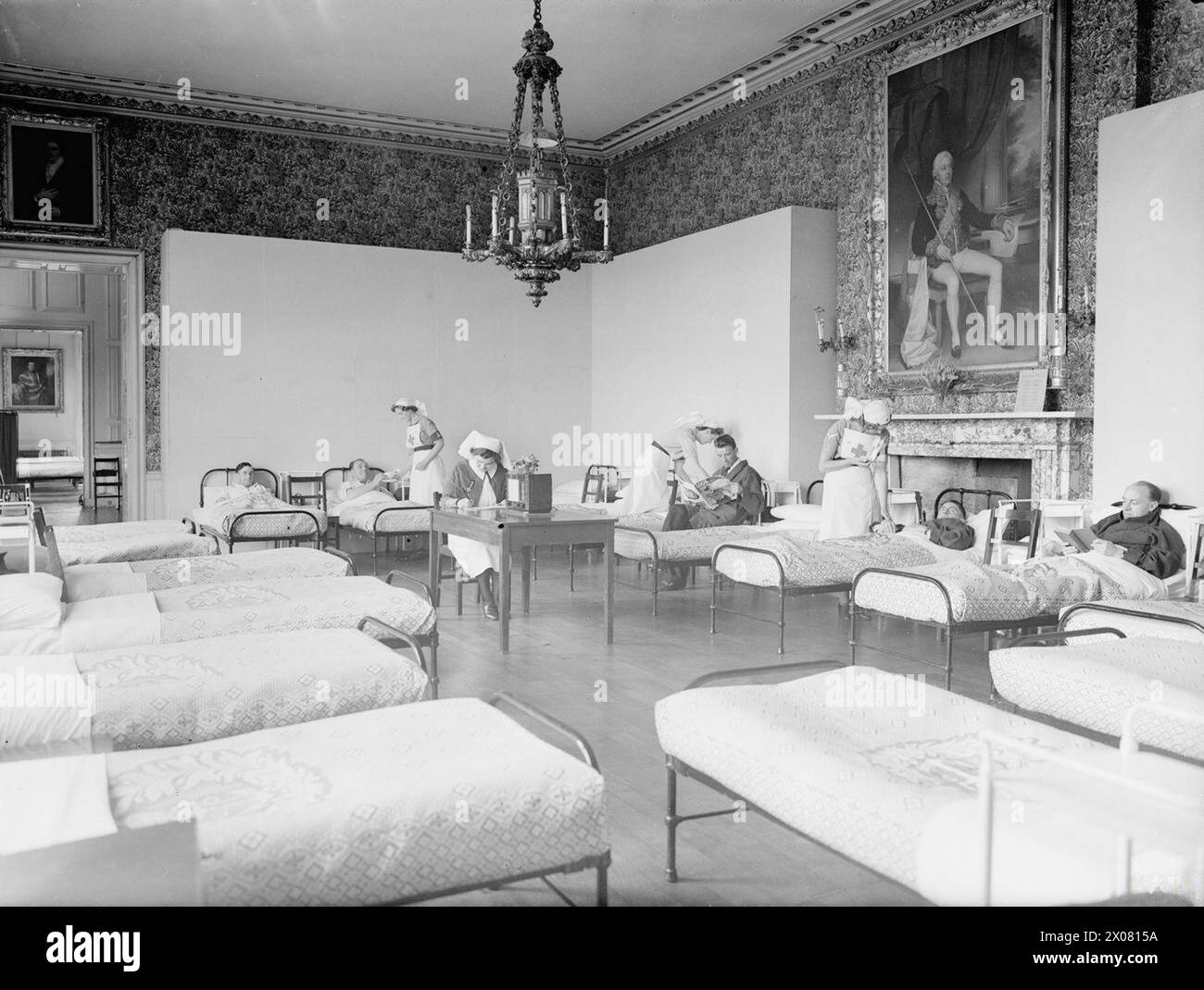 Service du Royal Naval Auxiliary Hospital, Cholmondeley Castle, Cheshire, 7-14 juillet 1942, fournissant des soins aux patients atteints de maladies psychiatriques graves ou chroniques sous la Royal Navy. Banque D'Images