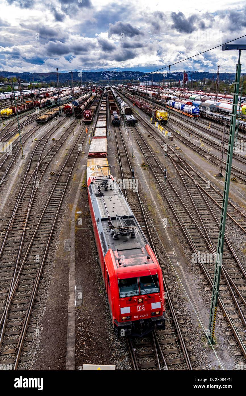 Le triage Hagen-Vorhalle, l'un des 9 plus grands d'Allemagne, est situé sur la ligne de chemin de fer Wuppertal-Dortmund et compte 40 voies directionnelles Banque D'Images