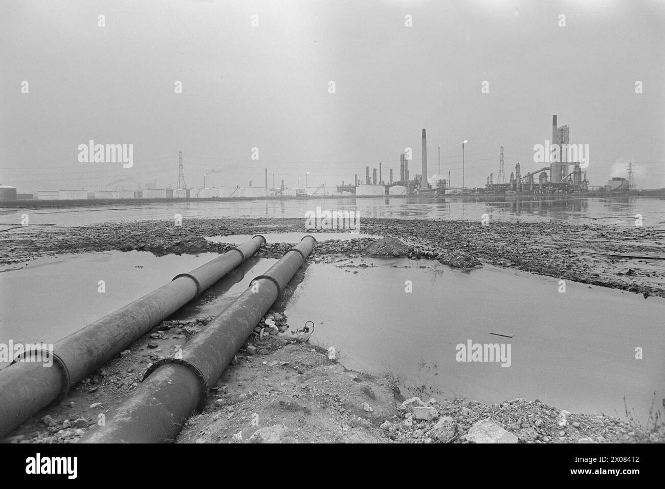 Courant 14 - 3 - 1973 : la ville qui attend le pétrolier le site industriel britannique Teesside espère la Norvège. Elle espère qu'elle sortira victorieuse de la guerre pour devenir le site de débarquement du pétrole de la mer du Nord. Teesside a beaucoup d'industrie d'avant - mais il y a aussi un taux de chômage élevé dans ce district de l'Angleterre. Certains espèrent que Teesside deviendra un géant industriel. Beaucoup d'autres attendent avec une grande horreur un tel développement. À Seal Sands, les terres sont récupérées de la mer pour faire place à plus d'industrie. Photo : ODD Ween / Aktuell / NTB ***PHOTO NON TRAITÉE*** Banque D'Images