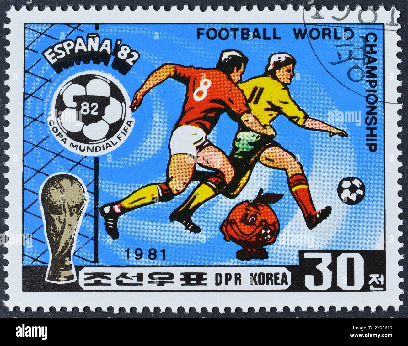 Timbre-poste oblitéré imprimé par la Corée du Nord, qui promeut la Coupe du monde de football 1982, Espagne, vers 1981. Banque D'Images