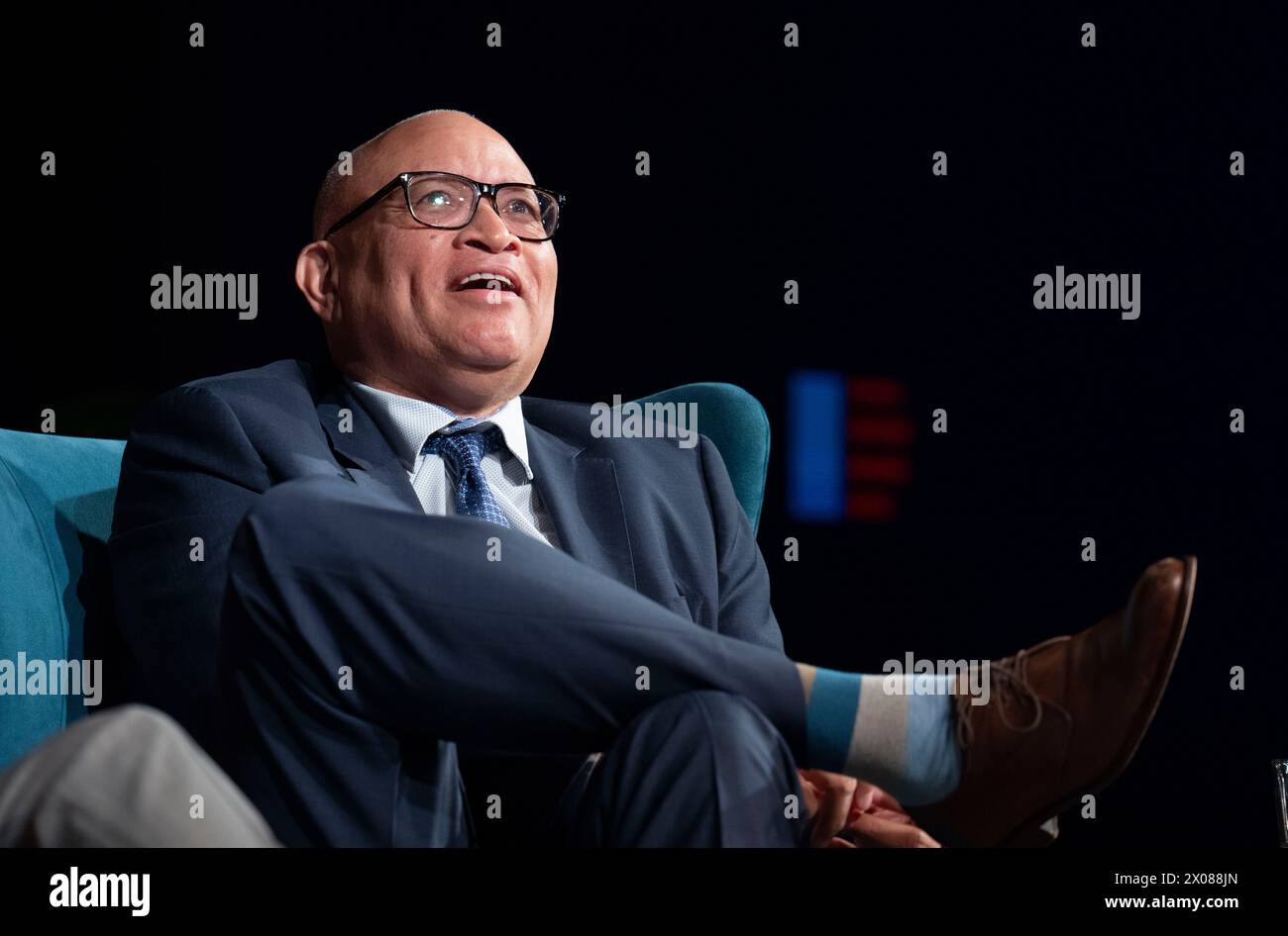 Austin, Texas, États-Unis. 9 avril 2024. Le producteur, acteur et comédien LARRY WILMORE, lauréat d'un Emmy Award, parle du rôle que joue la technologie dans la polarisation et l'érosion de la démocratie dans un entretien avec la journaliste Kara Swisher (non montré) au forum journalisme Trust.News.Democracy le 9 avril 2024 à la bibliothèque LBJ à Austin. (Crédit image : © Bob Daemmrich/ZUMA Press Wire) USAGE ÉDITORIAL SEULEMENT! Non destiné à UN USAGE commercial ! Banque D'Images