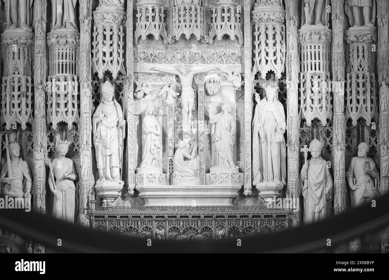 Statues en pierre, d'importants modèles chrétiens, derrière l'autel dans la chapelle du All Souls College, Université d'Oxford, Angleterre. Banque D'Images