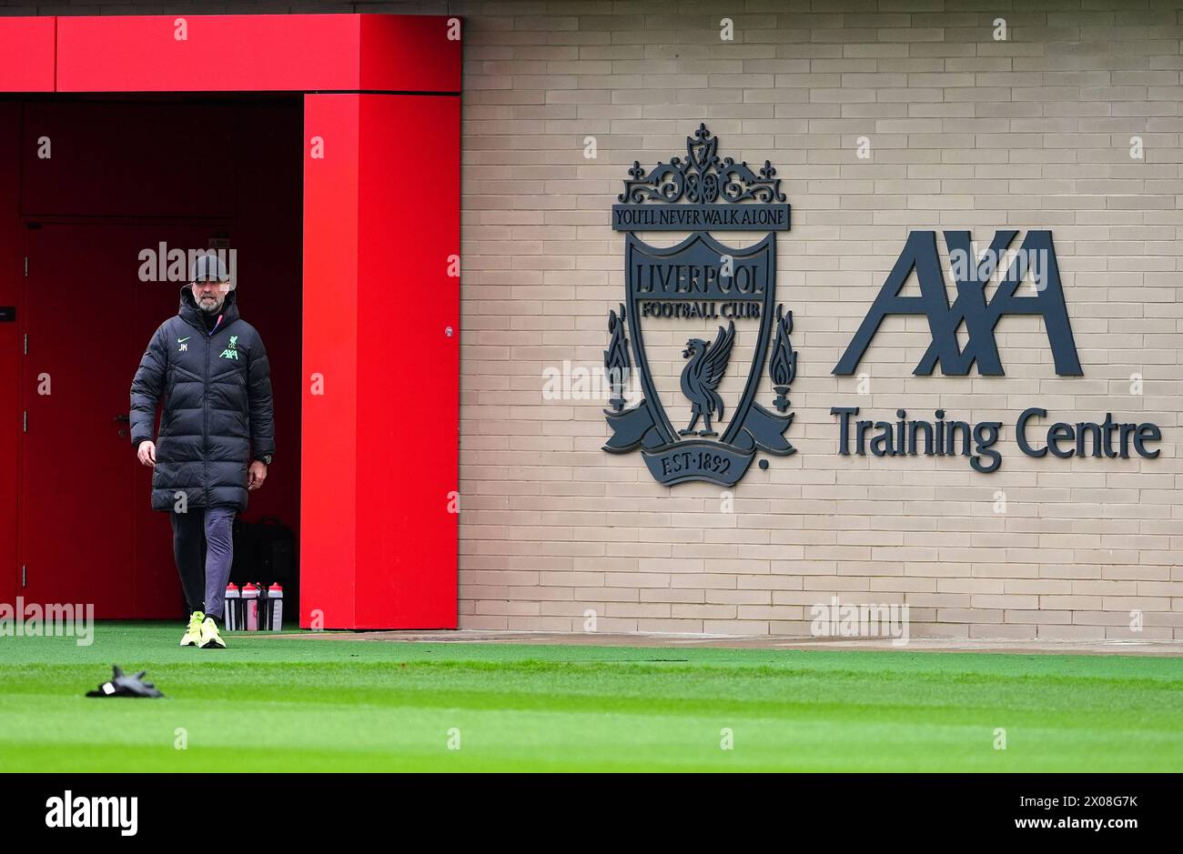 Jurgen Klopp (à gauche), manager de Liverpool, lors de la session de formation au centre de formation AXA, Liverpool. Date de la photo : mercredi 10 avril 2024. Banque D'Images