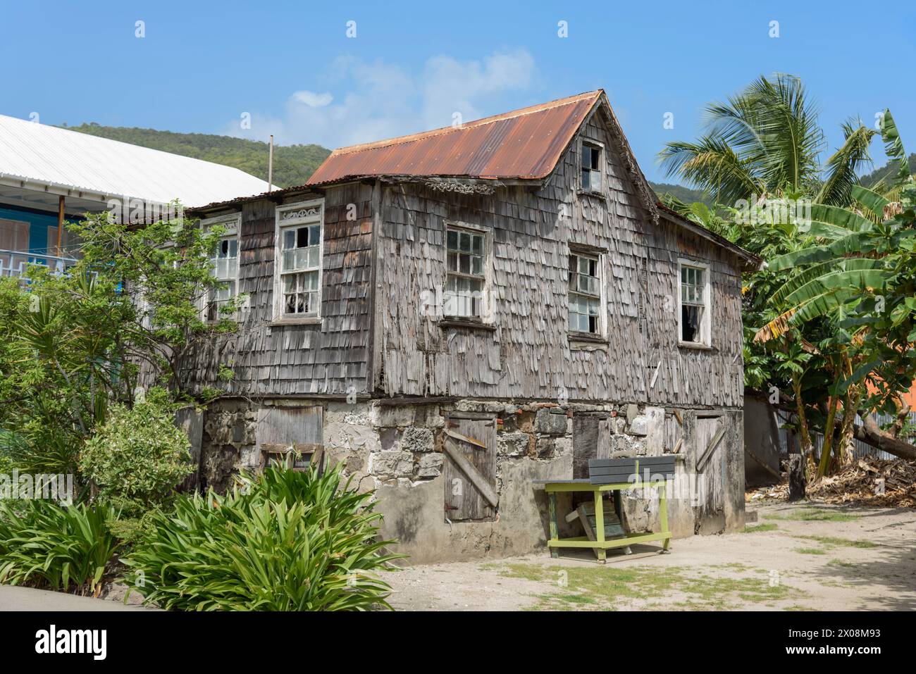 Bâtiment traditionnel en bois, Port Elizabeth, île de Bequia, St Vincent et les Grenadines, Caraïbes Banque D'Images