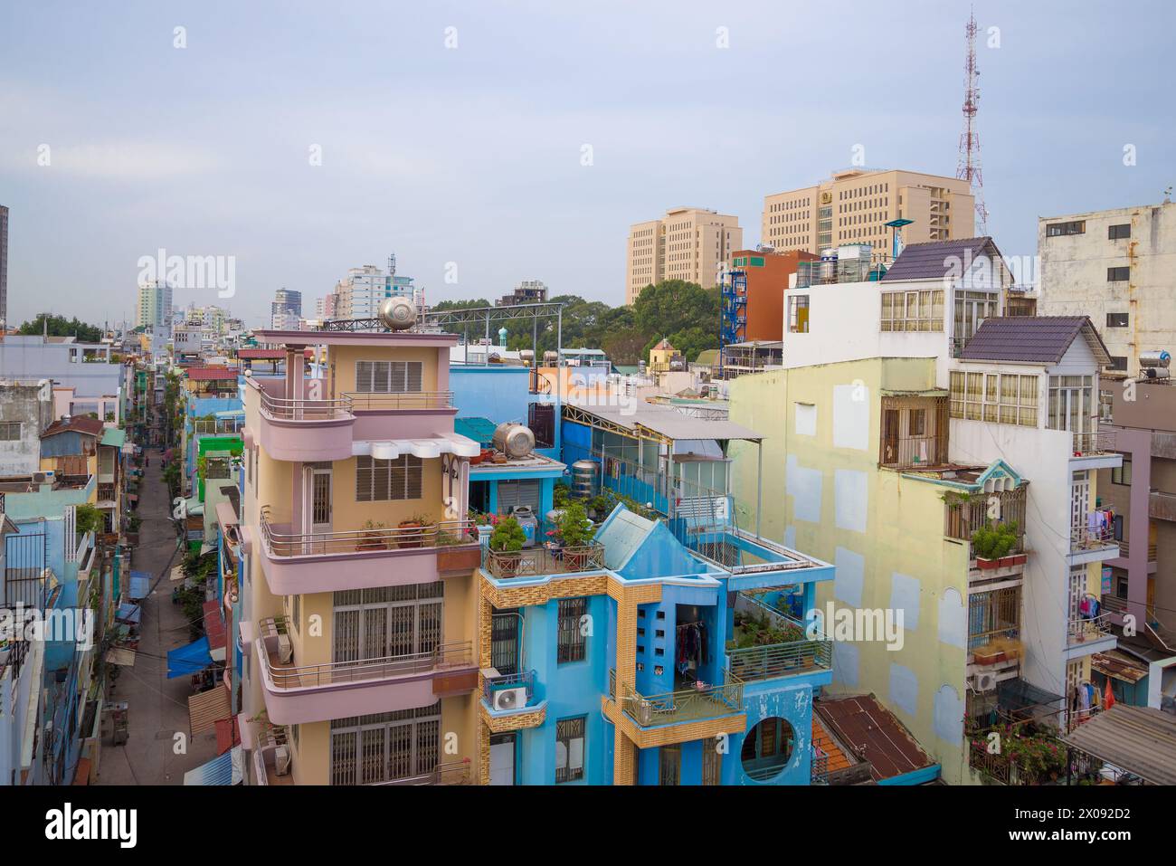 Ho CHI MINH-VILLE, VIETNAM - 19 DÉCEMBRE 2015: Matin nuageux dans le cinquième arrondissement Banque D'Images