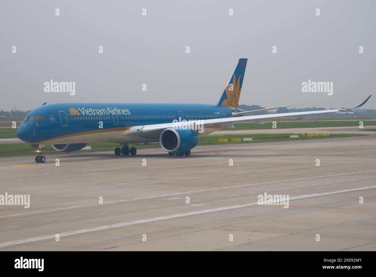 HANOI, VIETNAM - 12 JANVIER 2016 : Airbus Vietnam Airlines à l'aéroport de Noi Bai Banque D'Images