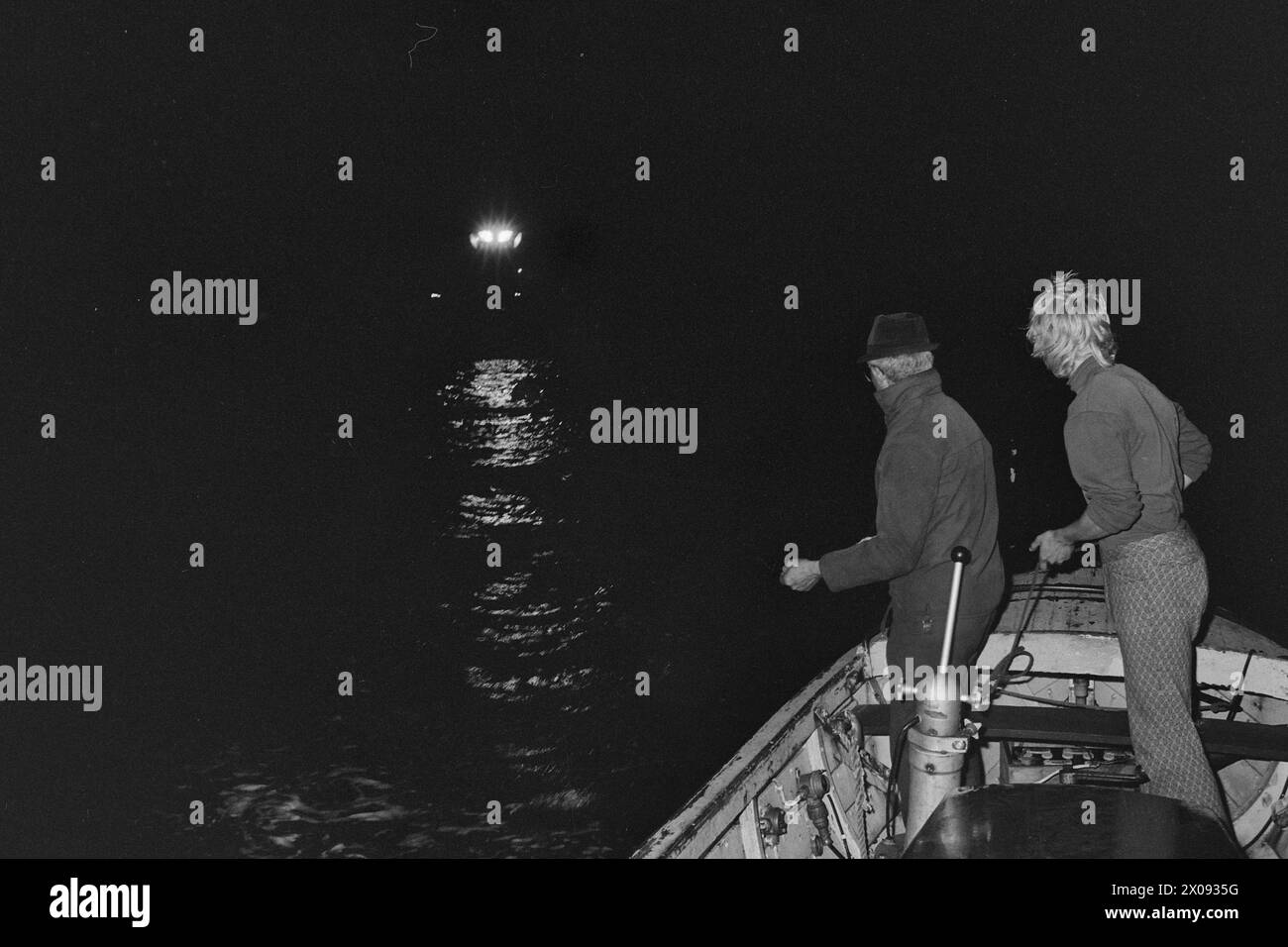 Aktuell 34-1-1973 : Storfiske på Oslo havnBrislingen skyr ikke kloakkutslipene fra storbyen. Tusenvis av skjepper som er fanget like utenfor det indre havneområdet av Oslo blir til delikate 'sardiner' som spises Med stor appetitt. Foto : ODD Ween / Aktuell / NTB ***FOTO IKKE BILDEBEHANDLET*** ce texte a été traduit automatiquement! Banque D'Images