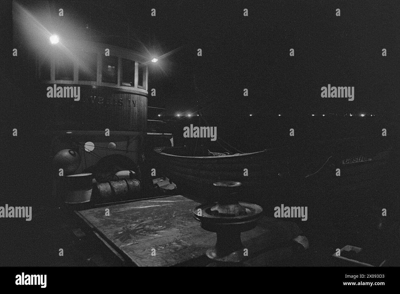 Aktuell 34-1-1973 : Storfiske på Oslo havnBrislingen skyr ikke kloakkutslipene fra storbyen. Tusenvis av skjepper som er fanget like utenfor det indre havneområdet av Oslo blir til delikate 'sardiner' som spises Med stor appetitt. Foto : ODD Ween / Aktuell / NTB ***FOTO IKKE BILDEBEHANDLET*** ce texte a été traduit automatiquement! Banque D'Images