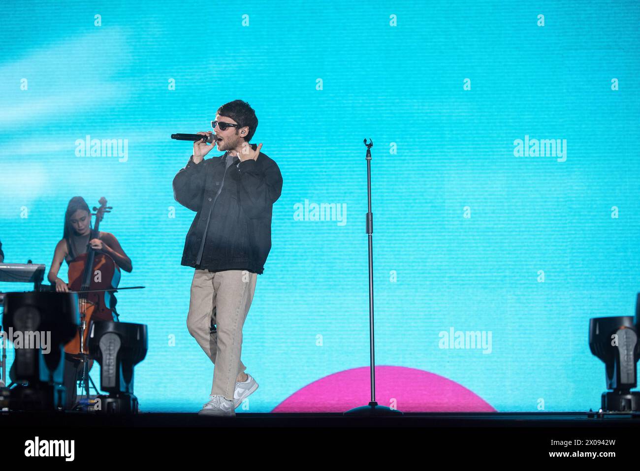 Torino, Italie. 2022. La chanteuse italienne Gazzelle s'est produite en direct sur la scène du Pala Alpitour di Torino. Crédit : Andrea Pinna Banque D'Images