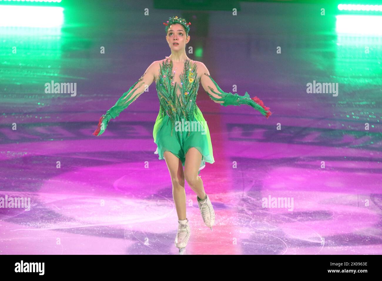 Evgenia Medvedeva athlète se produit dans la deuxième partie du programme de patinage artistique lors du salon de glace de l'équipe Eteri Tutberidze - Champions on Ice in Pétersbourg, au complexe sportif Yubileyny. Banque D'Images