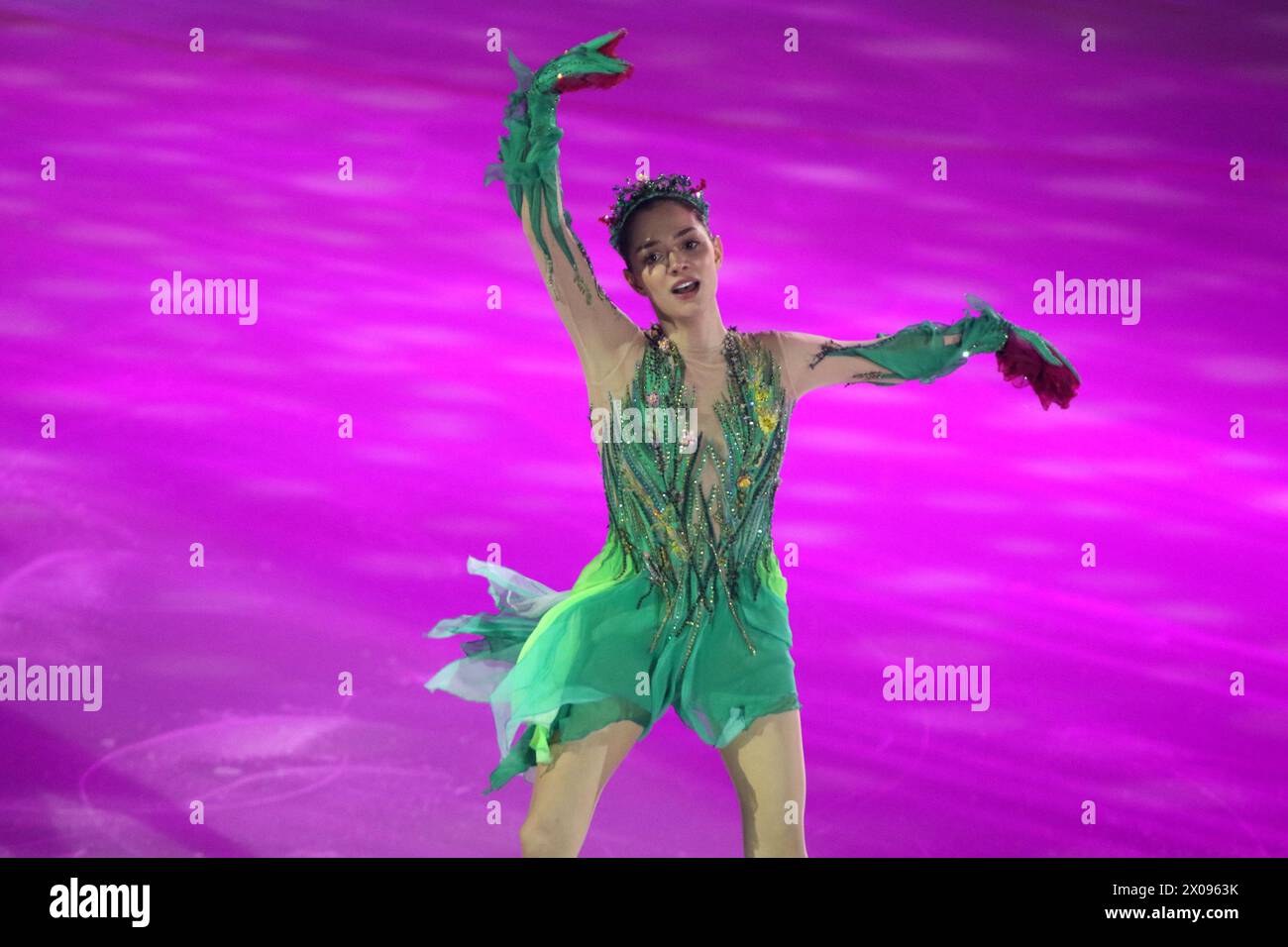 Evgenia Medvedeva athlète se produit dans la deuxième partie du programme de patinage artistique lors du salon de glace de l'équipe Eteri Tutberidze - Champions on Ice in Pétersbourg, au complexe sportif Yubileyny. Banque D'Images