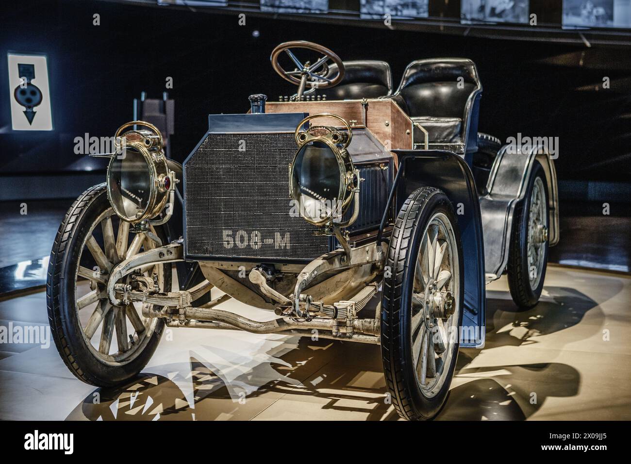 Une Mercedes Benz 508-M vintage au musée Mercedes-Benz de Stuttgart. Banque D'Images