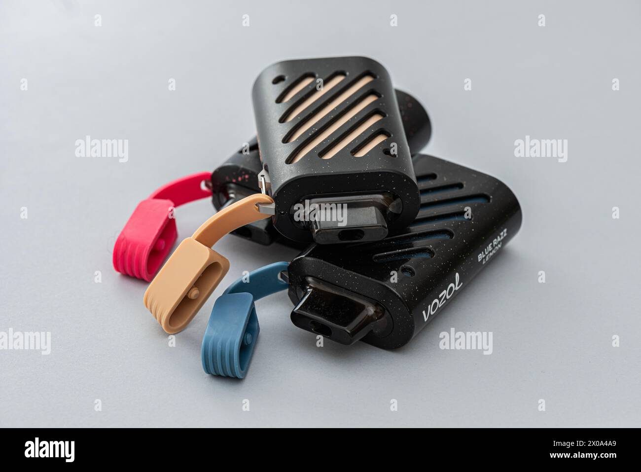 ISTANBUL, TURQUIE - 9 AVRIL 2024 : machine  fumer lectronique Vozol. La cigarette  lectronique (e-cigarette en abrg) est un appareil lectronique Photo  Stock - Alamy