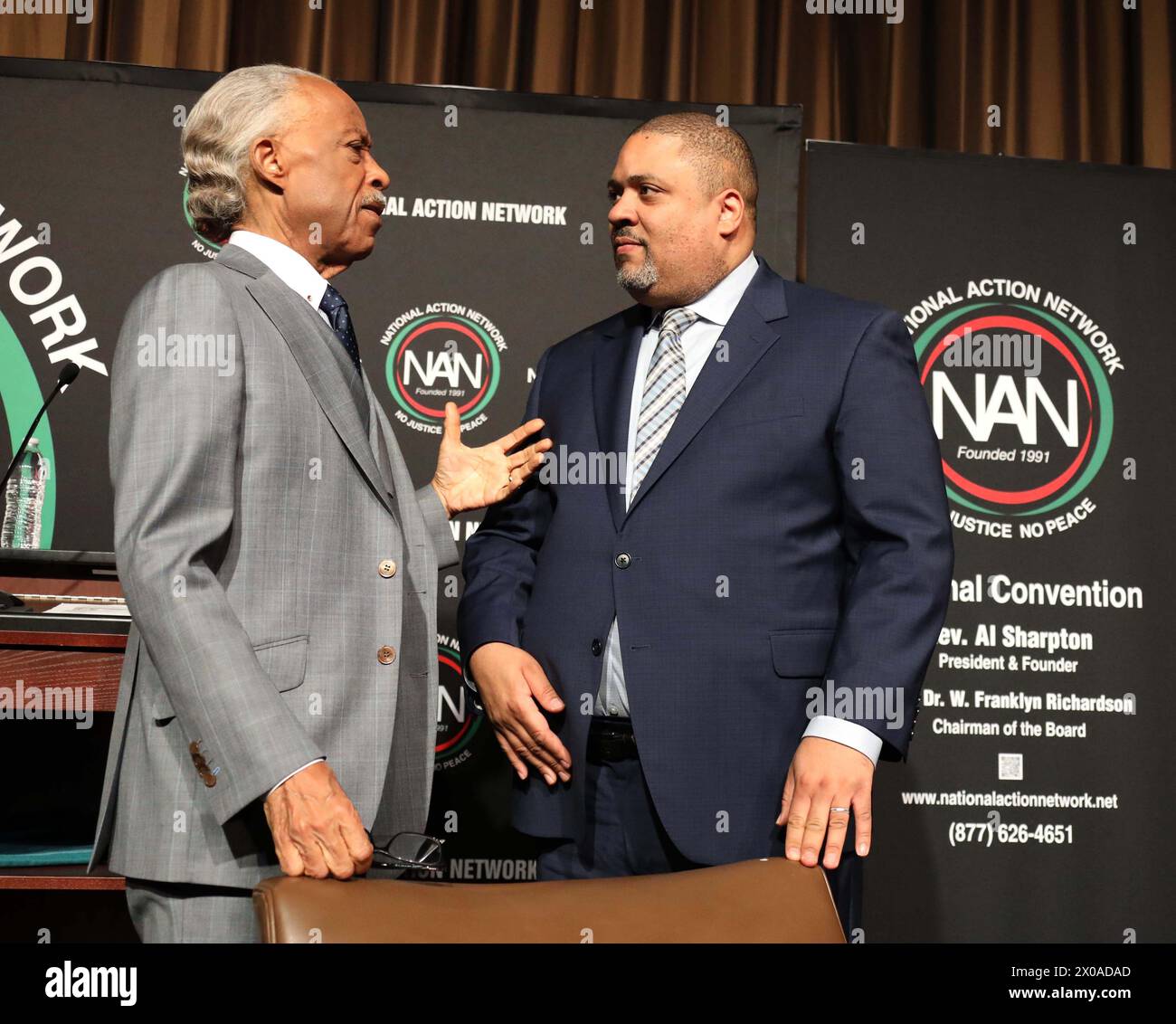 New York, New York, États-Unis. 10 avril 2024. Le révérend Al SHARPTON et le procureur de Manhattan, ALVIN BRAGG, vus lors de la Convention du réseau d'action national de 2024 qui s'est tenue au Sheraton New York Times Square Hotel. (Crédit image : © Nancy Kaszerman/ZUMA Press Wire) USAGE ÉDITORIAL SEULEMENT! Non destiné à UN USAGE commercial ! Banque D'Images