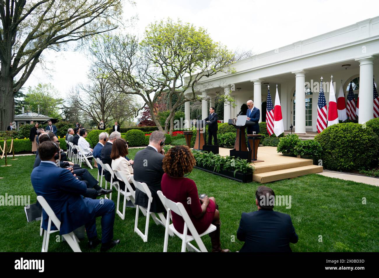 (240411) -- WASHINGTON, D.C., 11 avril 2024 (Xinhua) -- le président américain Joe Biden (à droite, sur le podium) et le premier ministre japonais Fumio Kishida (à gauche, sur le podium) tiennent une conférence de presse conjointe à la Maison Blanche à Washington, DC, États-Unis, le 10 avril 2024. (Xinhua/Liu Jie) crédit : Liu Jie/Xinhua/Alamy Live News Banque D'Images