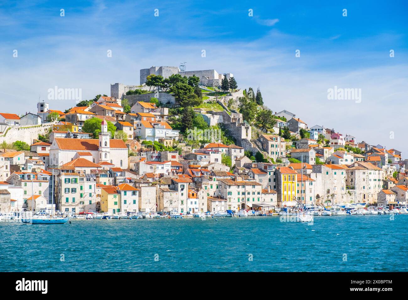 Ville de Sibenik sur la mer Adriatique, Dalmatie, Croatie Banque D'Images