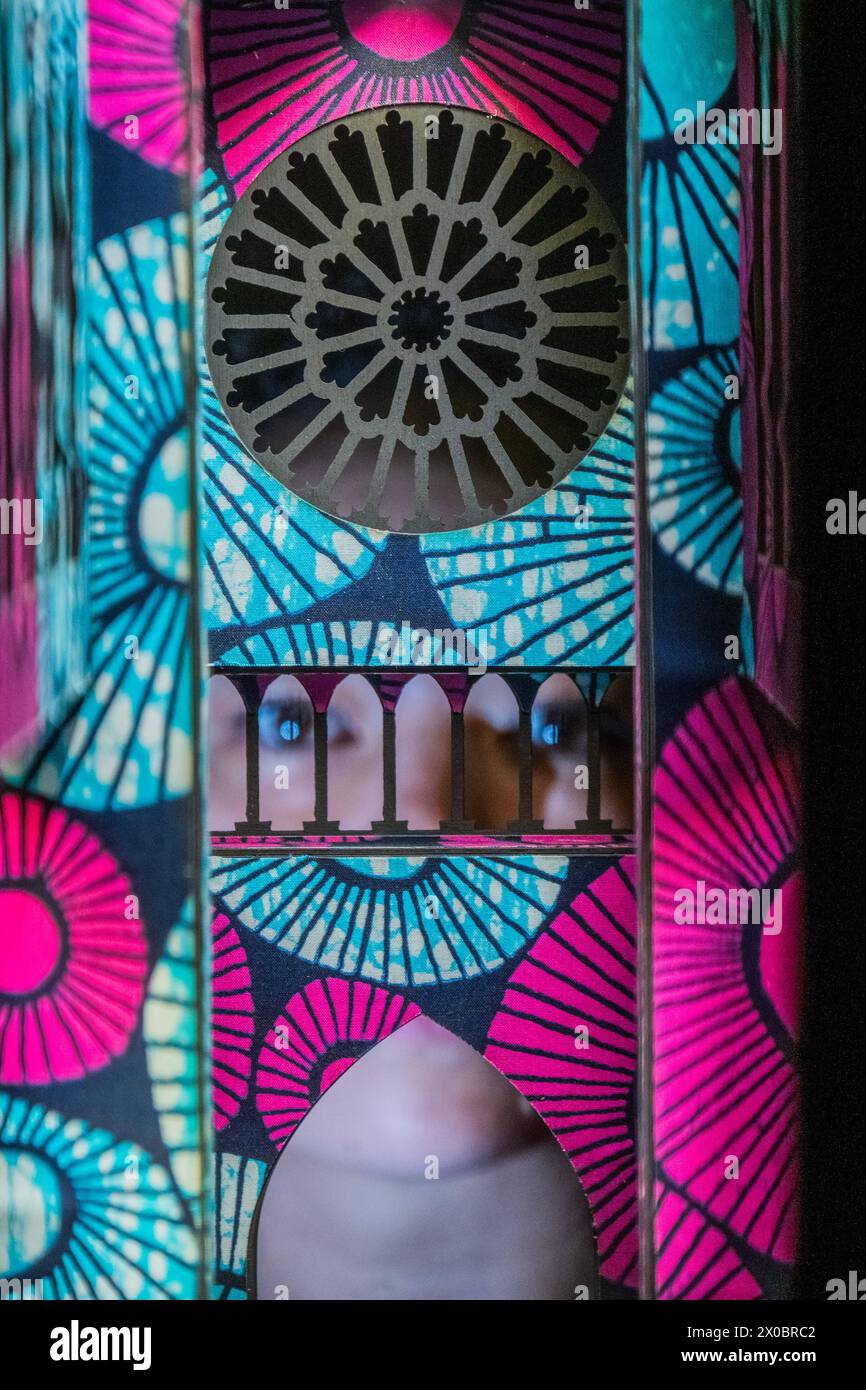 Londres, Royaume-Uni. 11 avril 2024. Tamsin Hong, commissaire avec Inside notre-Dame, Paris, dans le cadre de la série Sanctuary City, 2024 - Yinka Shonibare : Suspended States, une nouvelle exposition de l'artiste britannique nigérian à Serpentine South. Il se déroule du 12 avril au 1er septembre 2024 et coïncide avec la présentation de l'artiste à la Biennale di Venezia d'avril 2024. C’est sa première exposition personnelle depuis plus de 20 ans dans une institution publique londonienne. Crédit : Guy Bell/Alamy Live News Banque D'Images