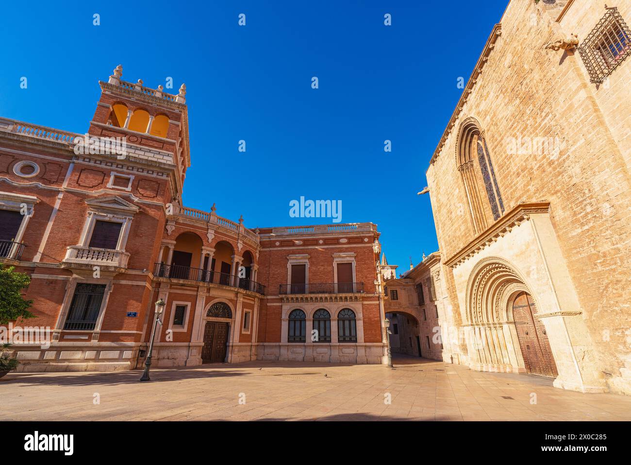 Valencia City, Espagne. Vue sur une place pittoresque dans le quartier de Ciutat Vella Banque D'Images