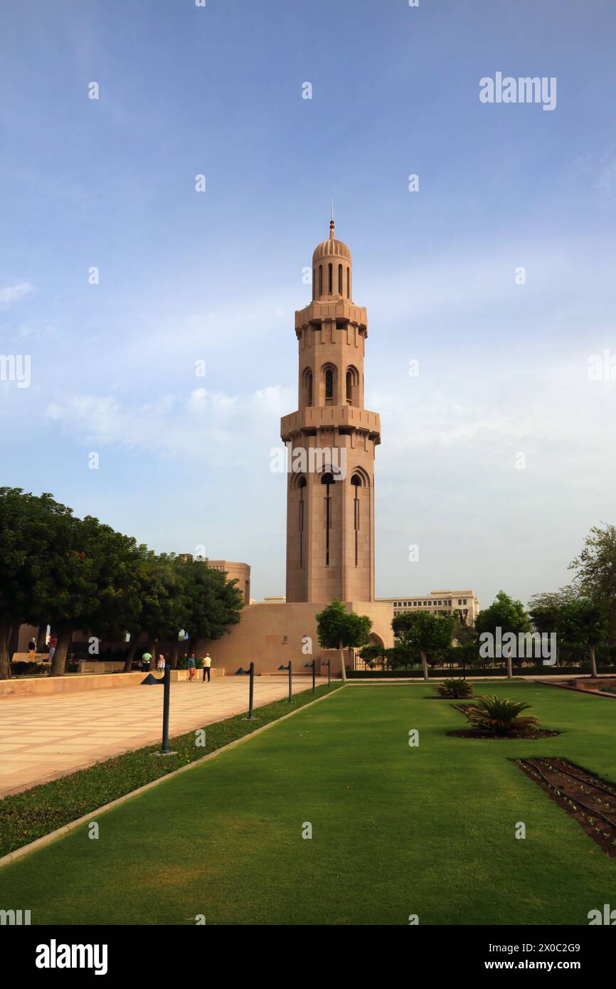 Sultan Qaboos Grand jardin de la Mosquée et Minaret Muscat Oman Banque D'Images