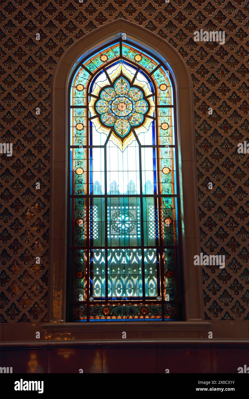Sultan Qaboos Grande Mosquée intérieur vitrail Muscat Oman Banque D'Images