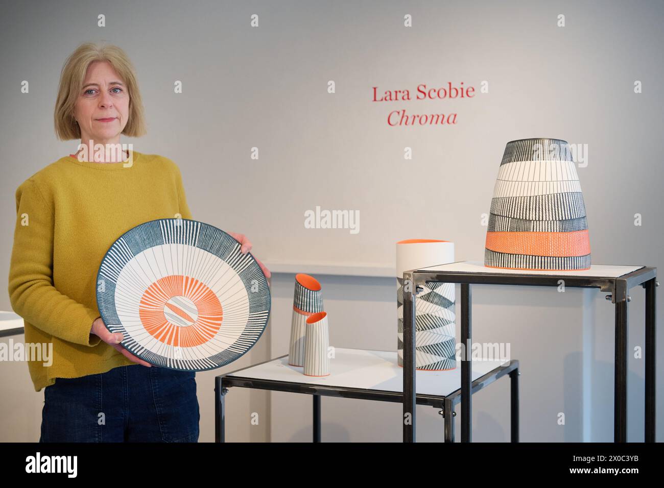 Édimbourg Écosse, Royaume-Uni 11 avril 2024. Chroma par la céramiste Lara Scobie basée à Édimbourg à la Scottish Gallery du 1er avril au 1er juin. crédit sst/alamy live news Banque D'Images
