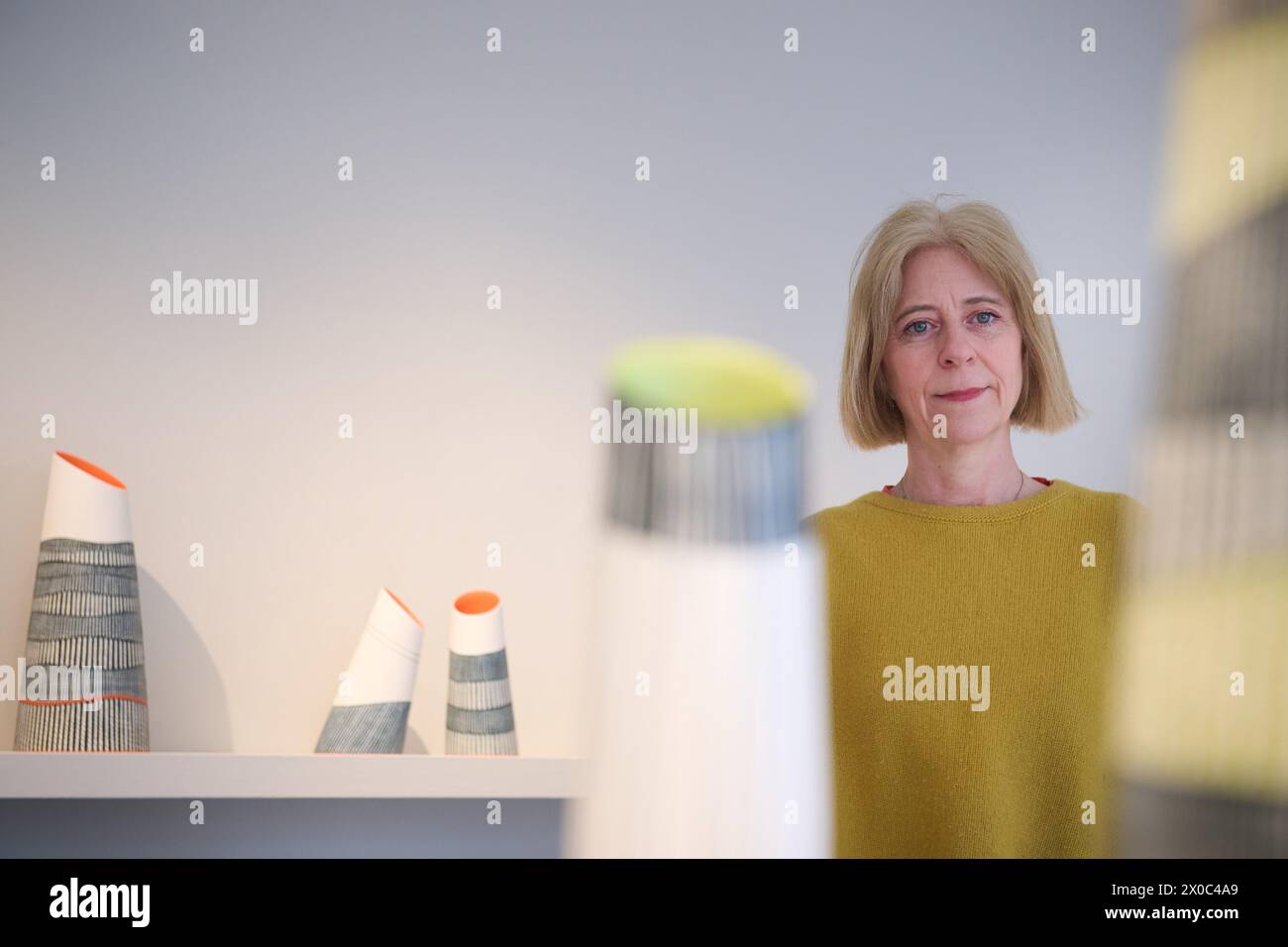 Édimbourg Écosse, Royaume-Uni 11 avril 2024. Chroma par la céramiste Lara Scobie basée à Édimbourg à la Scottish Gallery du 1er avril au 1er juin. crédit sst/alamy live news Banque D'Images