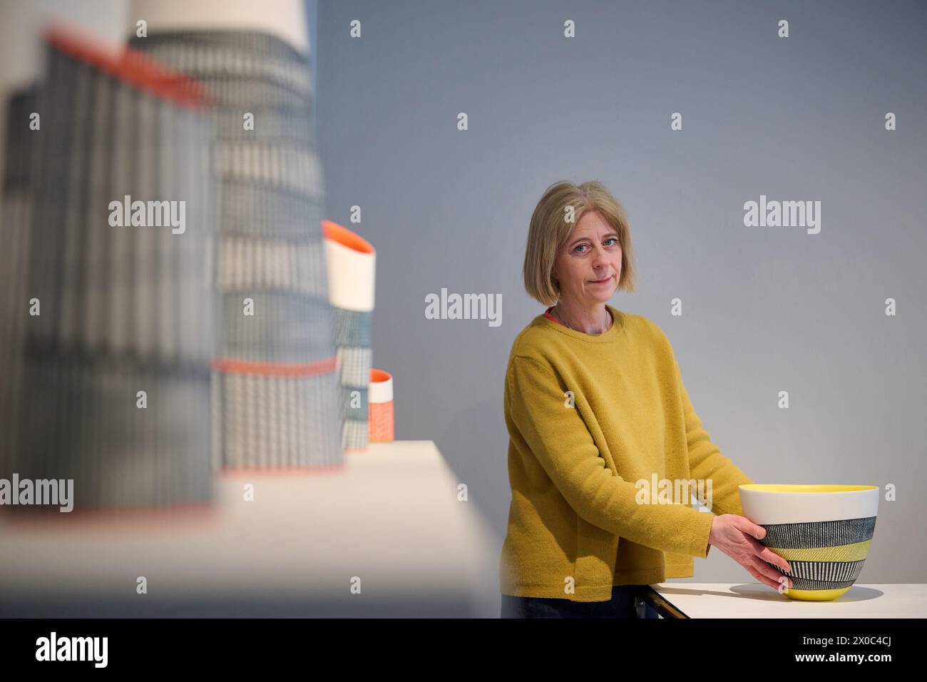 Édimbourg Écosse, Royaume-Uni 11 avril 2024. Chroma par la céramiste Lara Scobie basée à Édimbourg à la Scottish Gallery du 1er avril au 1er juin. crédit sst/alamy live news Banque D'Images