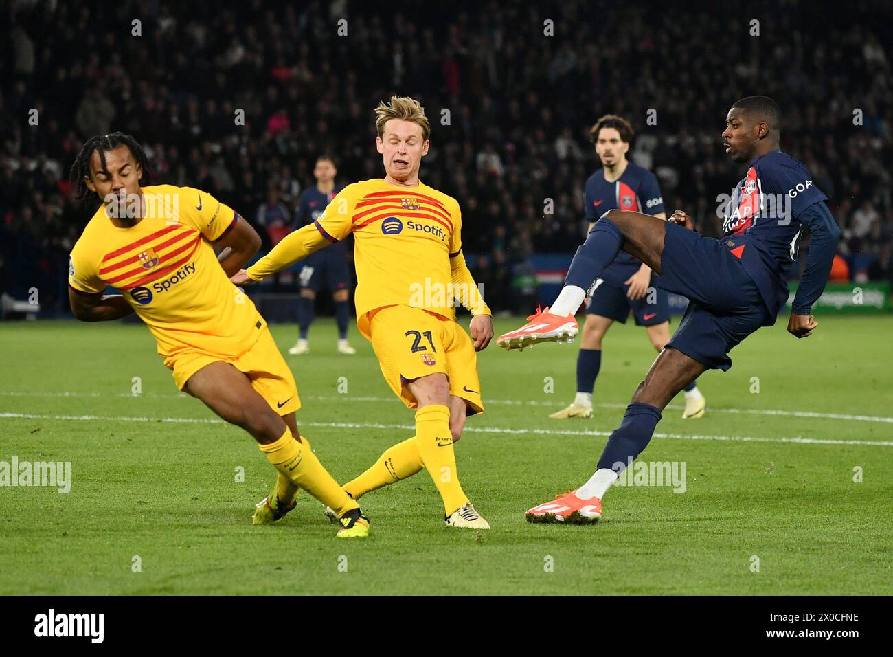 © Julien Mattia/le Pictorium/MAXPPP - Paris 10/04/2024 Julien Mattia/le Pictorium - 11/04/2024 - France/Ile-de-France/Paris - but d'Ousmane Dembele pour le PSG lors du quart de finale de Ligue des Champions entre le PSG et le FC Barcelone au Parc des Princes, le 10 avril 2024 - no va, no valeurs actuelles, no JDD, JDD Out, no russia, russie OUT/11/04/2024 - France/Ile-de-France (région)/Paris - but d'Ousmane Dembele pour le PSG lors du quart de finale de la Ligue des Champions entre le PSG et le FC Barcelone au Parc des Princes, le 10 avril 2024. Banque D'Images