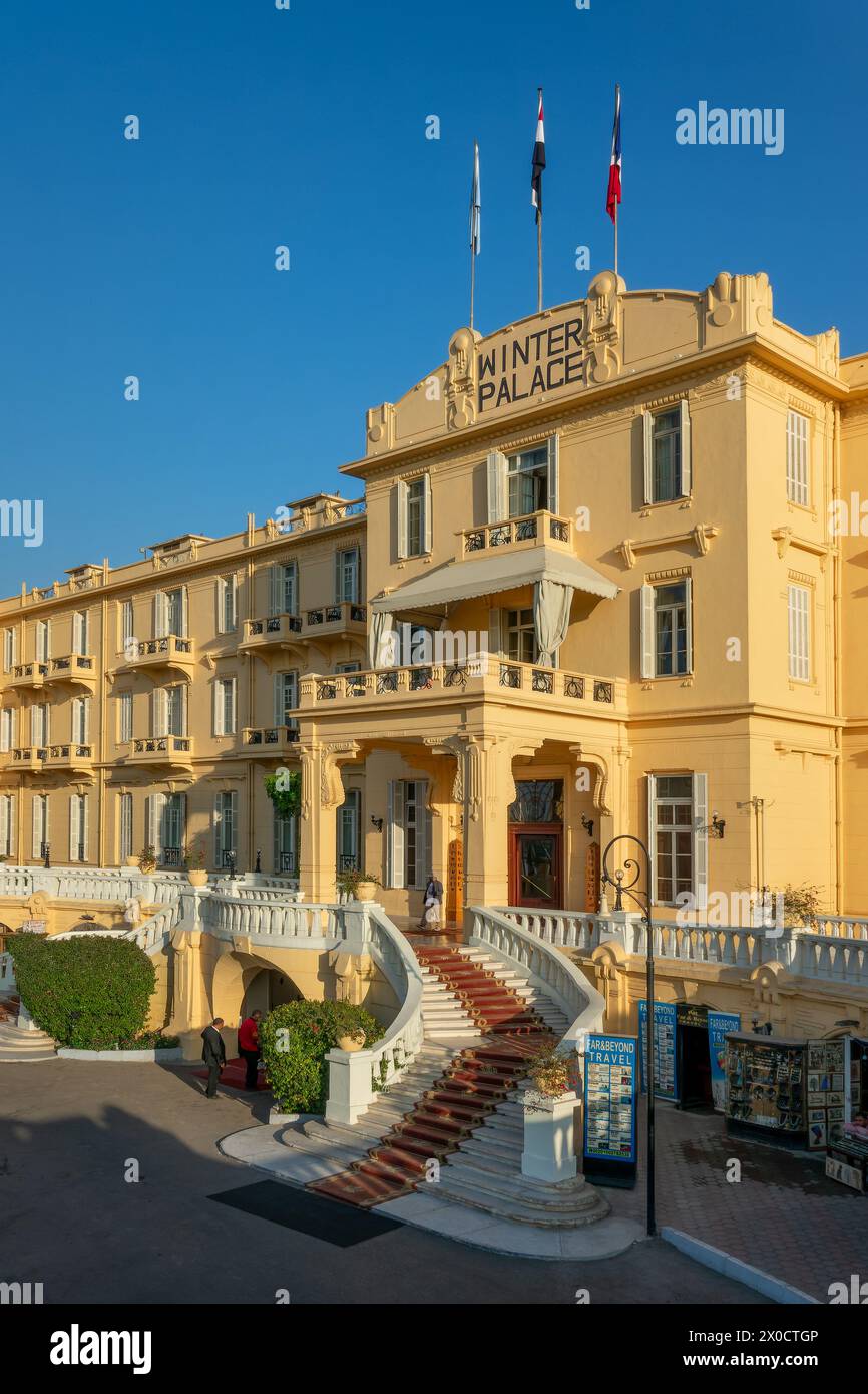 Célèbre hôtel de l'ancien Palais d'hiver, sur les rives du Nil à Louxor, Egypte Banque D'Images