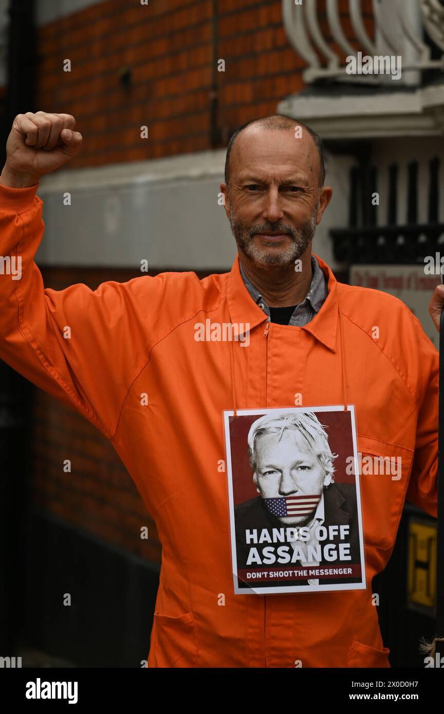 Équateur Ambassade de Londres, Londres, Royaume-Uni. 11 avril 2024. La honte de l'ambassade de l'Équateur par le militant a permis à la police britannique d'entrer sur son territoire souverain et d'enlever son citoyen, Julian Assange. Julian Assange, le fondateur de WikiLeaks, a demandé l'asile à l'ambassade de l'Équateur depuis sept ans, promettant que ses droits humains sont protégés. Malheureusement, un nouvel ambassadeur de l’Équateur a vendu Julian Assange pour accepter un prêt de 4,2 milliards de dollars du FMI, ce qui est un piège à esclaves. Le résultat du prêt reçu par l'Équateur rend l'Équateur plus pauvre et pauvre. Crédit : Voir Li/Picture Capital/Alamy Live News Banque D'Images