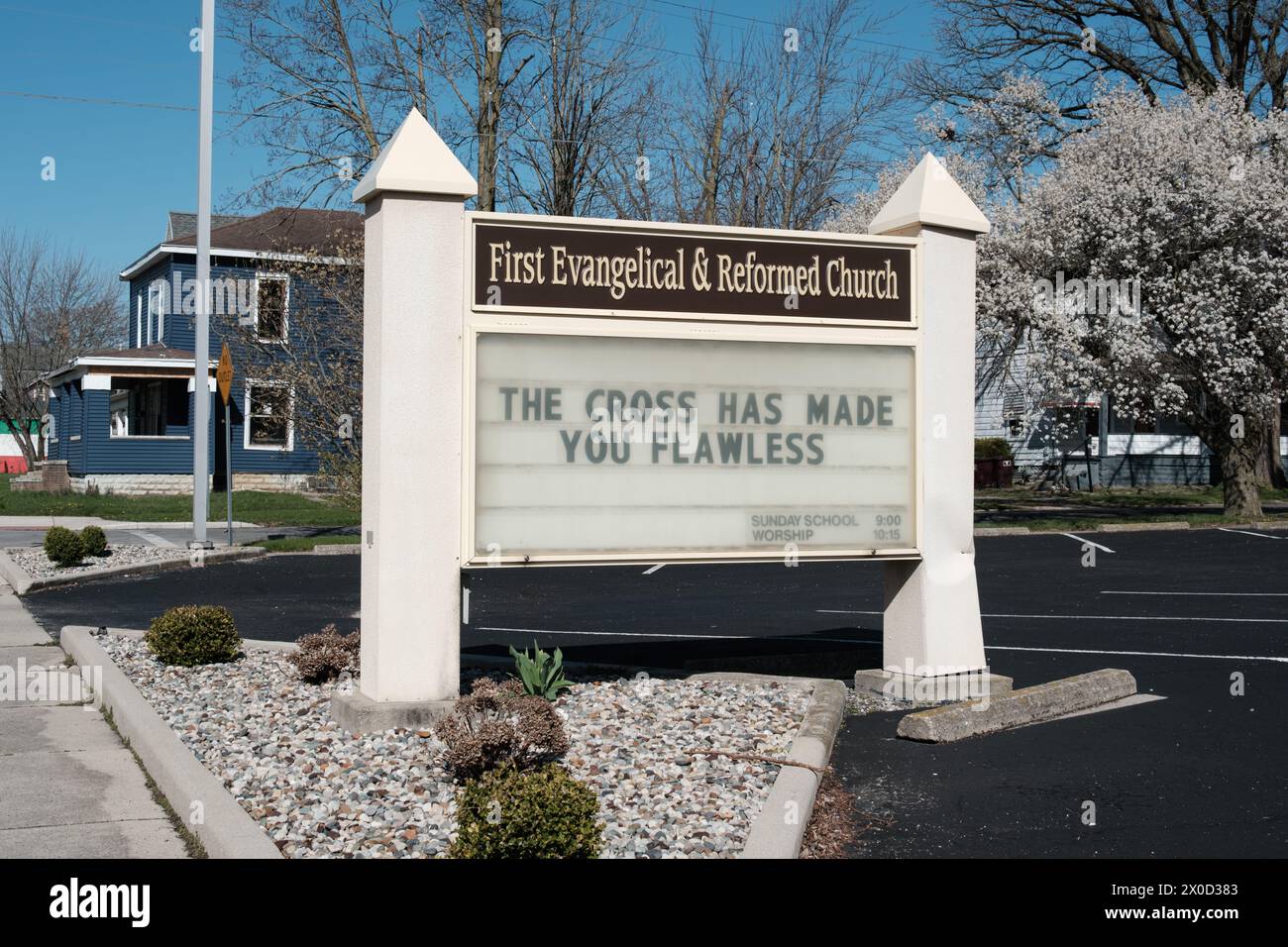 Signe inspirant à l'extérieur de la première église évangélique et réformée à Lima Ohio USA Banque D'Images