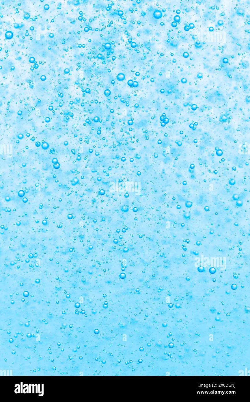 Fond bleu de gouttes d'eau. Gros plan des gouttes d'eau sur le verre Banque D'Images