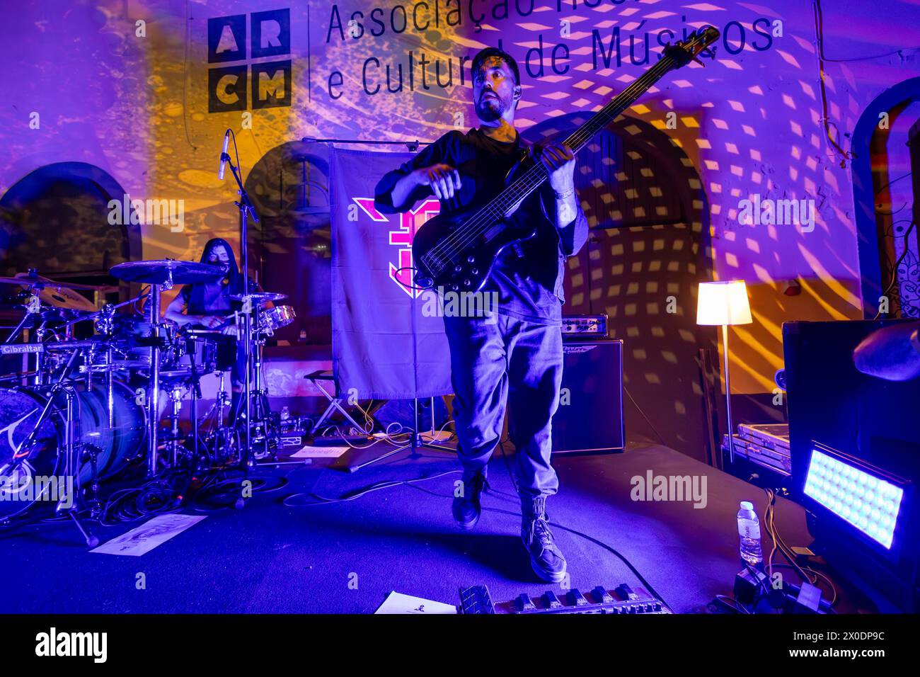 FARO, PORTUGAL : 9 SEPTEMBRE 2023 - le groupe de musique, Pull the Trigger, se produit au Festival F, un grand festival sur la ville de Faro, au Portugal. Banque D'Images