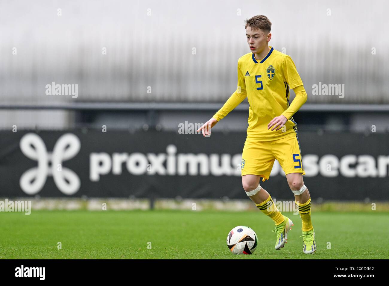 Gabriel Granberg (5) de Suède photographié lors d'un match amical de football entre les équipes nationales de Suède et des pays-Bas de moins de 16 ans futures le jeudi 11 avril 2024 à Tubize , Belgique . PHOTO SPORTPIX | David Catry Banque D'Images