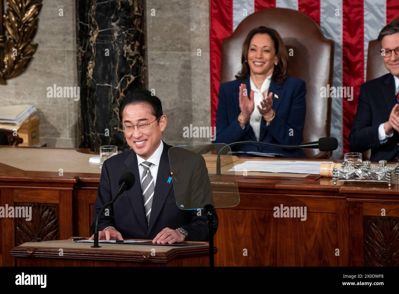 Washington, Vereinigte Staaten. 11 avril 2024. La première ministre japonaise Kishida Fumio s’adresse à une séance conjointe du Congrès des États-Unis dans la Chambre des représentants des États-Unis au Capitole des États-Unis, le jeudi 11 avril 2024. Crédit : Rod Lamkey/CNP/dpa/Alamy Live News Banque D'Images