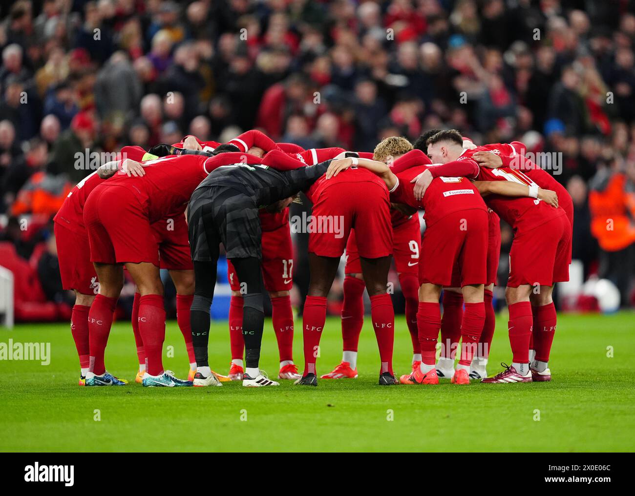 Les joueurs de Liverpool s'alignent avant le quart de finale de l'UEFA Europa League, match de première manche à Anfield, Liverpool. Date de la photo : jeudi 11 avril 2024. Banque D'Images