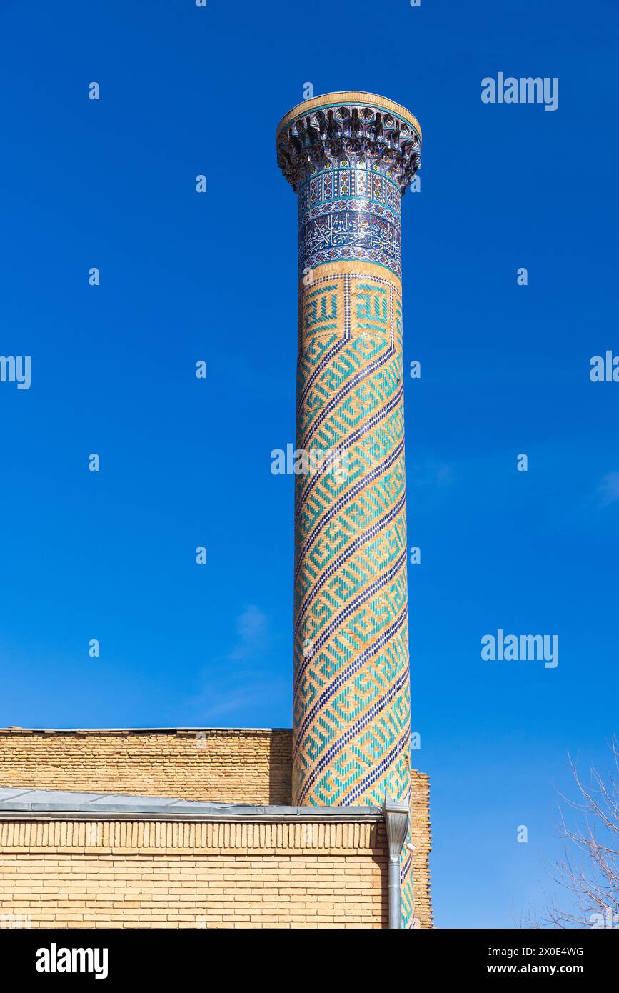 Minaret de Gur-e-Amir, c'est un mausolée du conquérant turco-mongol Timur à Samarcande, Ouzbékistan. Érigé à l'initiative et au détriment de Banque D'Images