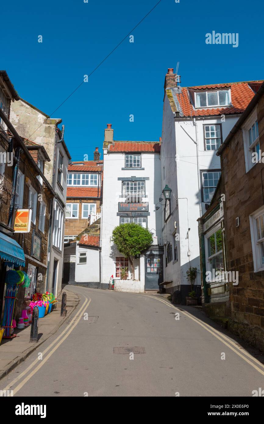Scène de rue, Robin Hood's Bay, North Yorkshire, Royaume-Uni Banque D'Images