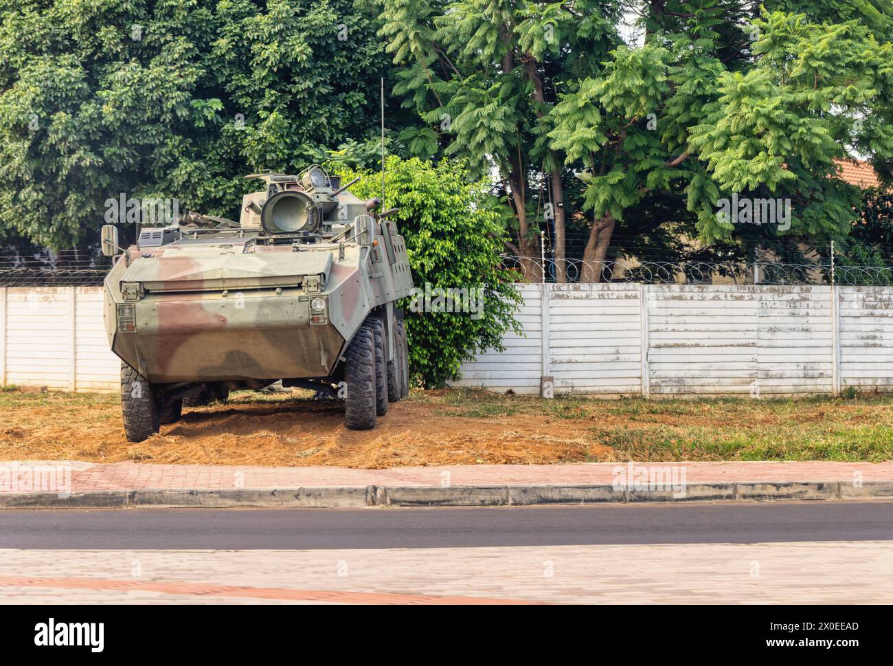 Véhicule militaire, coup dans un pays africain, véhicule tactique blindé léger 8×8 , est un véhicule blindé amphibie de reconnaissance à huit roues Banque D'Images