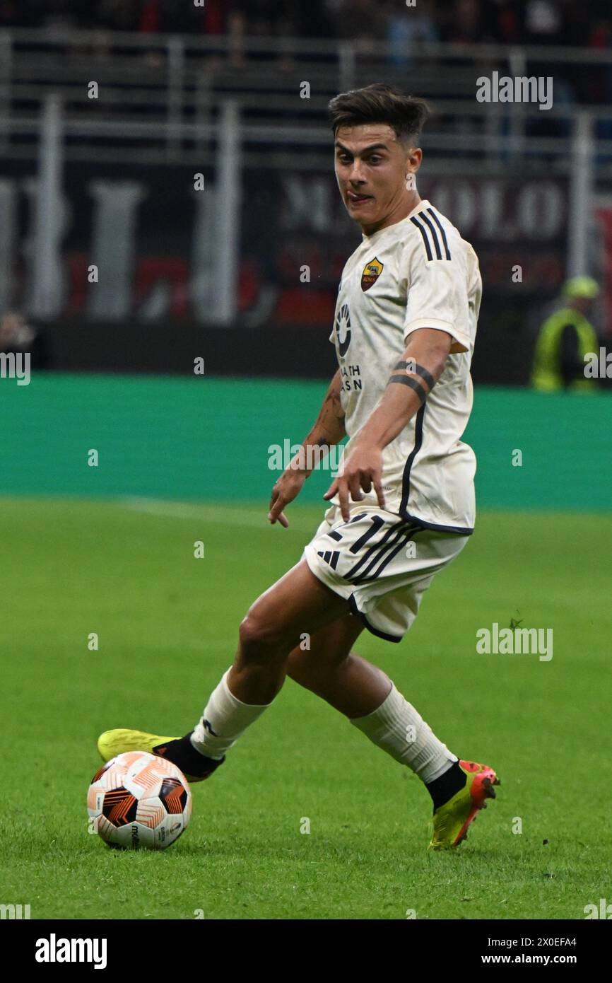 Paulo Dybala de L'AS Roma lors du match de première manche de la demi-finale de l'UEFA Europa League entre l'AC Milan et L'AS Roma le 11 avril 2024 au stade Giuseppe Meazza San Siro Siro à Milan, en Italie. Crédit : Tiziano Ballabio Banque D'Images