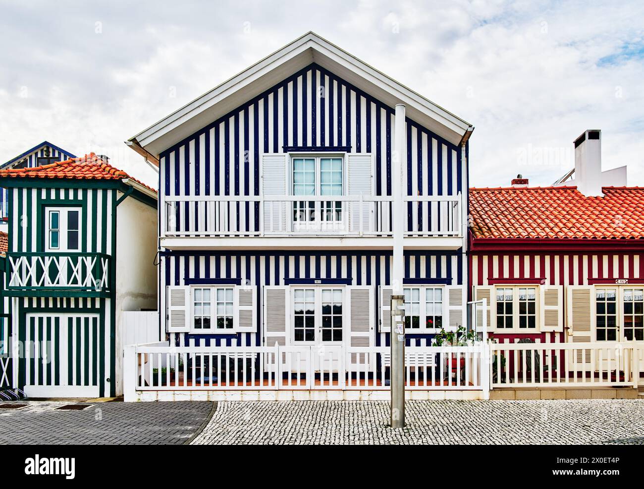 Maisons colorées typiques de la Costa Nova d'Aveiro, Portugal, Europe Banque D'Images