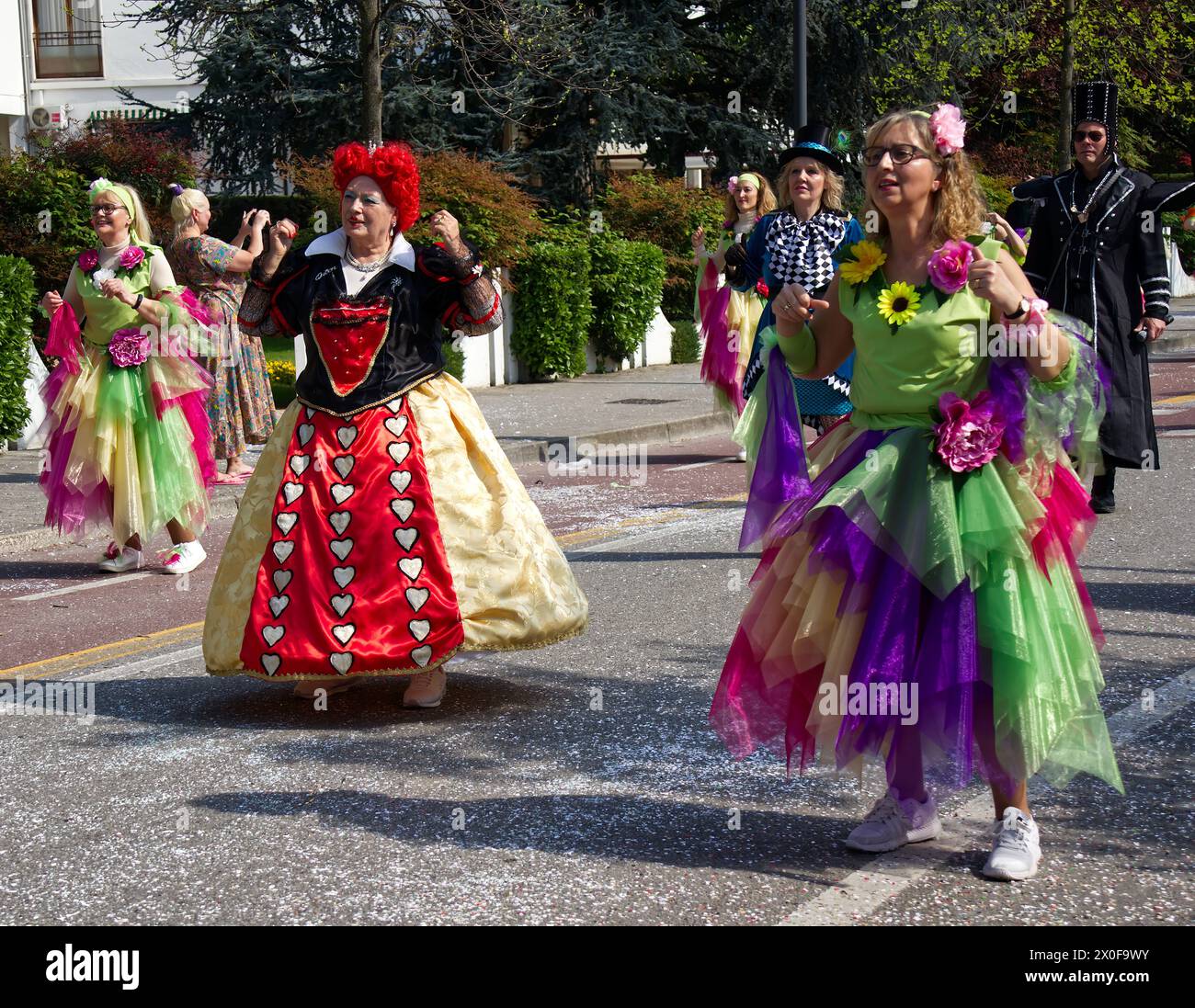 Abano Street Carnival, événement en direct avec défilés de carnaval, musique, danse et divertissement pour tous les âges. Abano terme, Italie. Banque D'Images