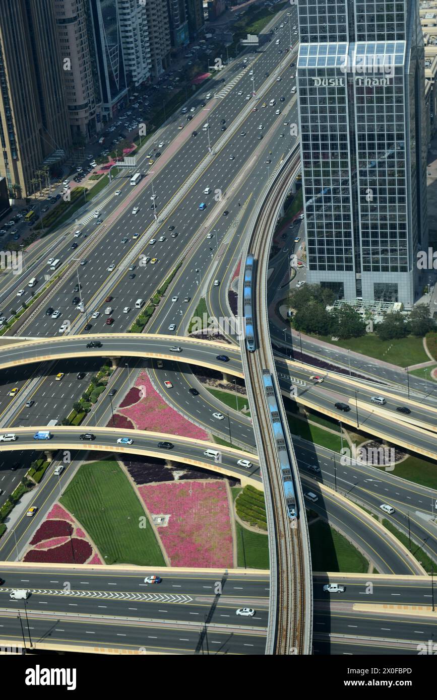 Vue aérienne de l'échangeur de Dubaï dans le centre-ville de Dubaï, Émirats arabes Unis. Banque D'Images